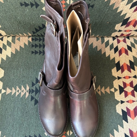 Frye Veronica Boots *NWT* Rich Brown Leather - Picture 3 of 6